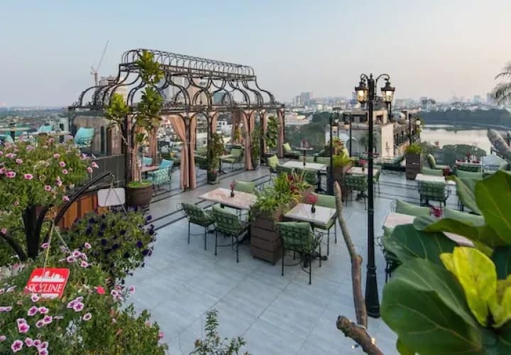 Tirant Hotel (or similar)