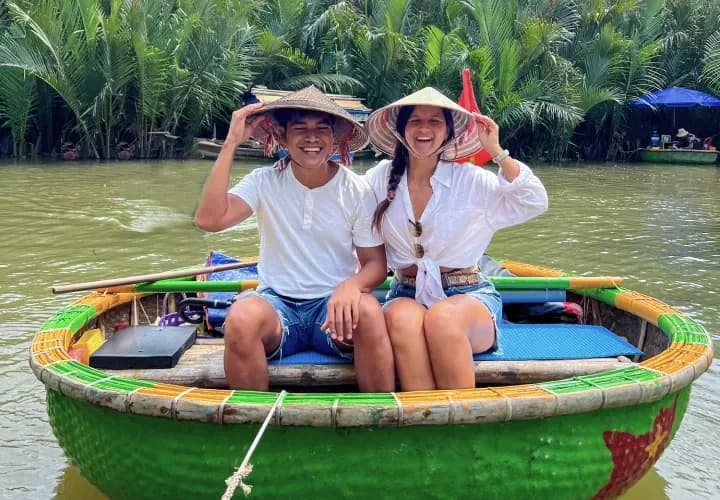 Basket Boat Ride & Cooking Class