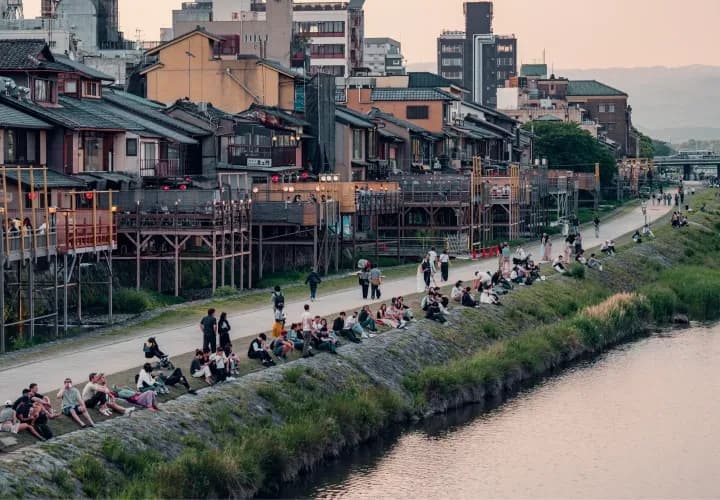 Bullet Train Experience, Kyoto Arrival and Gion Evening