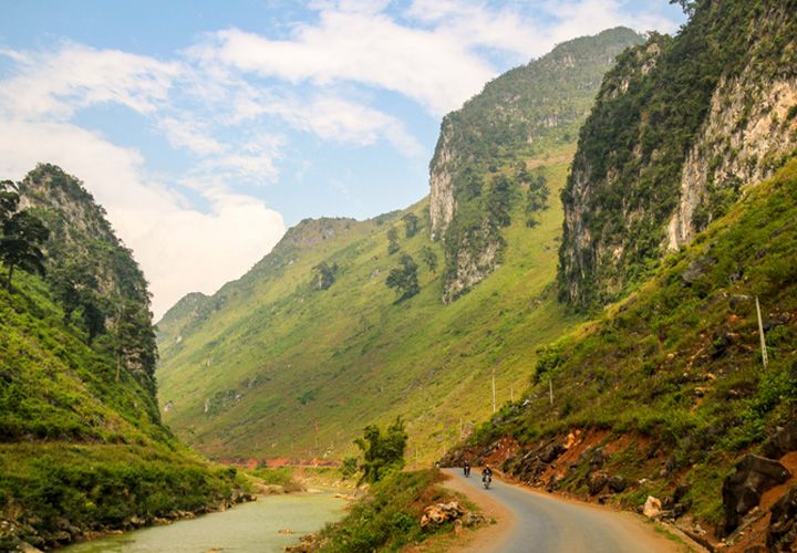 Off-Road Trail to Phung Village