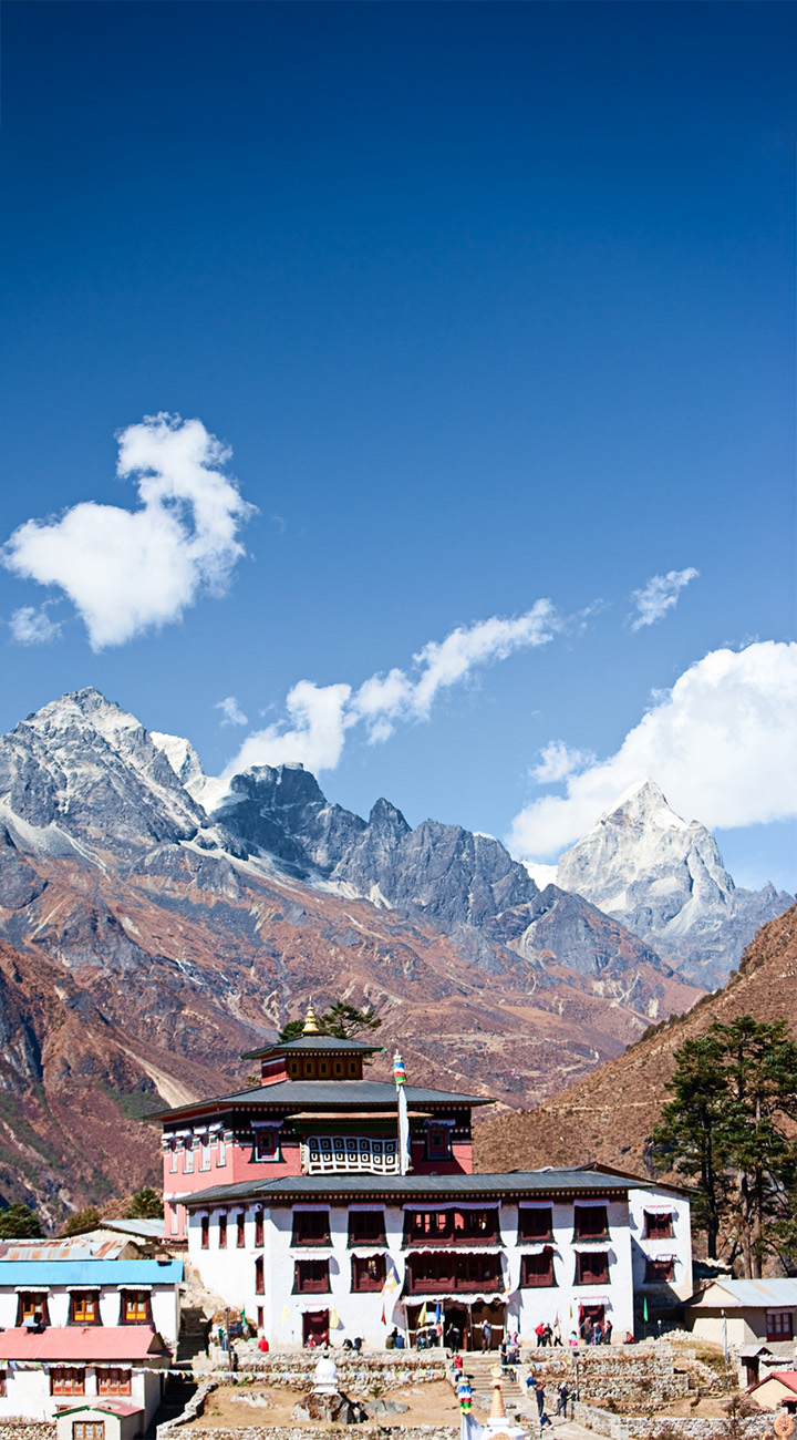 Descend to Tyangboche (3,800m)