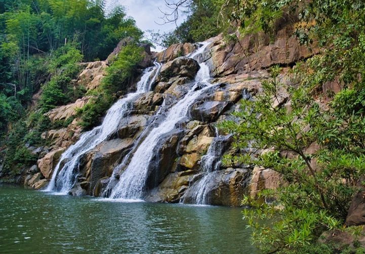 Du Gia Waterfall Chill-Down