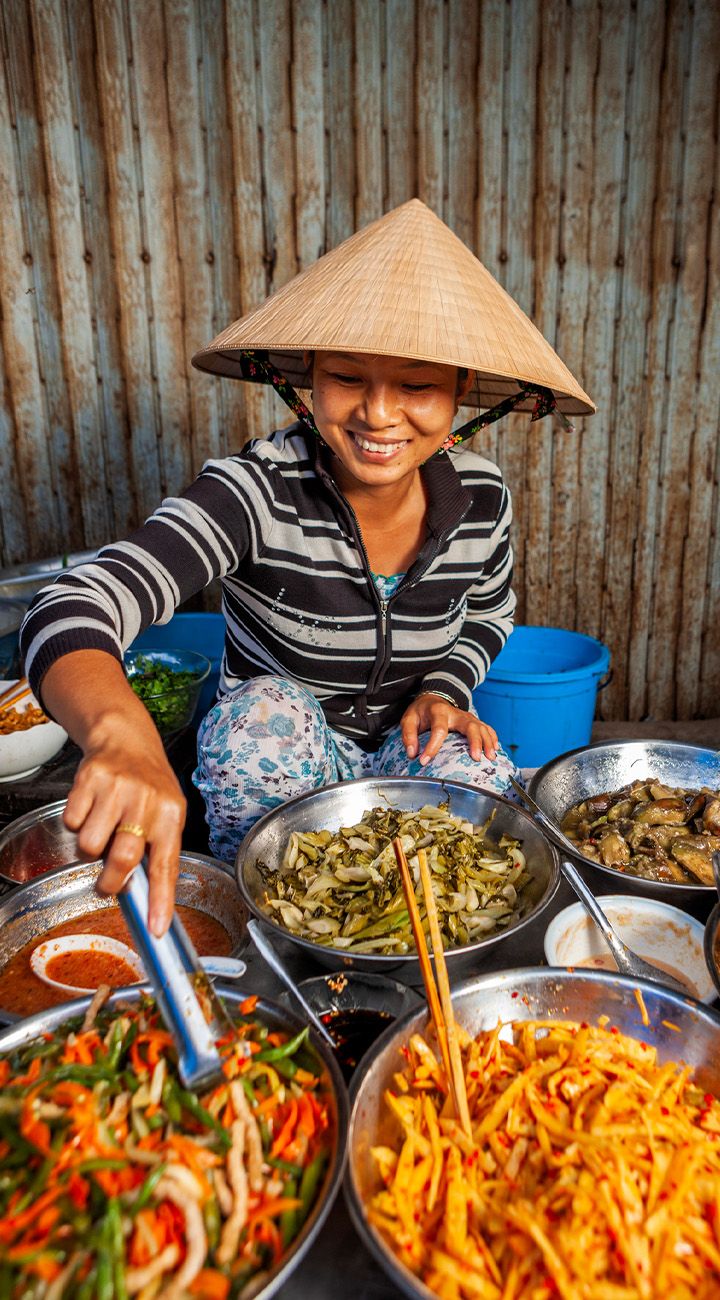 Arrive Hanoi, Eat the Streets