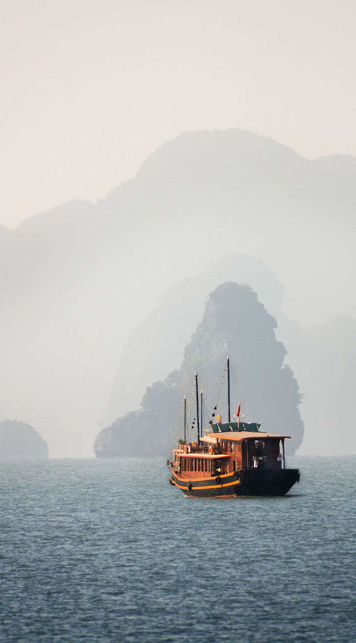 Cruise Bai Tu Long Bay