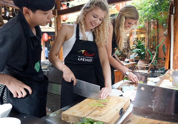 Sichuan Cooking Class & Spice Market Tour