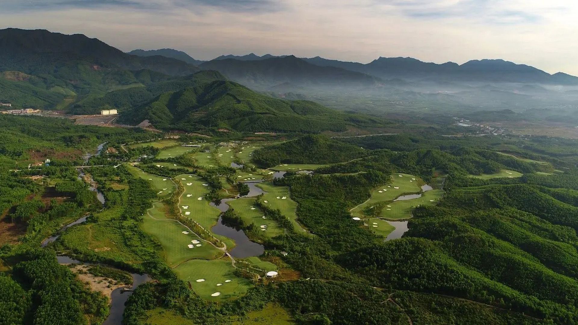 Golf’s Greatest Hits in Vietnam: Fairways & Feasts