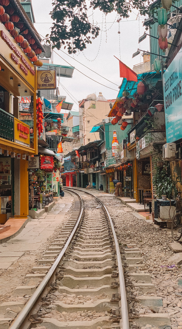 Land in Hanoi, Exhale