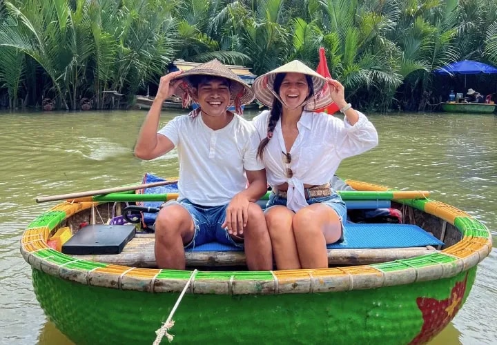 Basket Boat Ride & Cooking Class