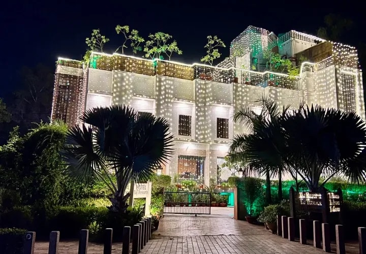 Hotel Taj Resorts (or similar)