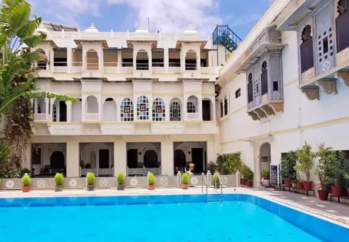 Hotel Mahendra Prakash (or similar)