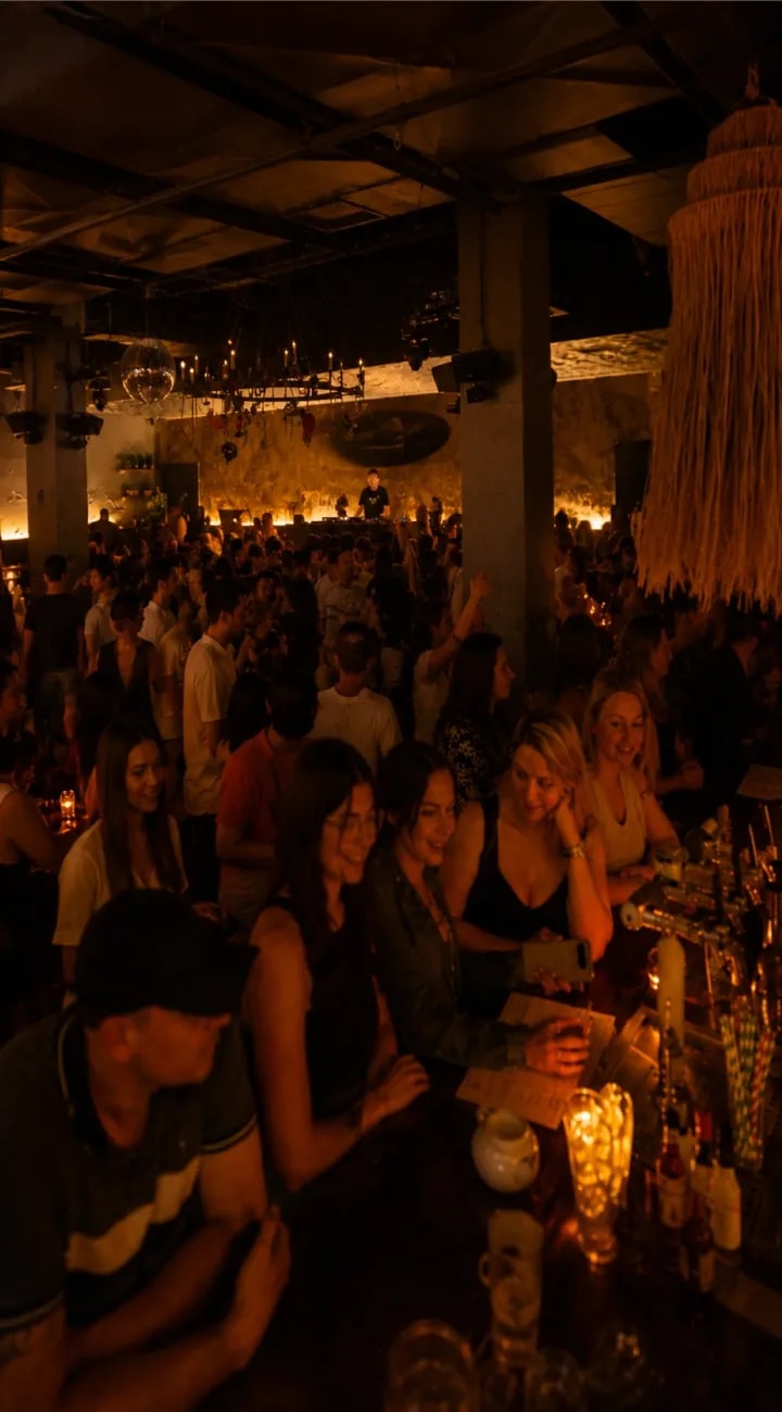 Welcome to Melbourne. Pre-Party at Alfies.