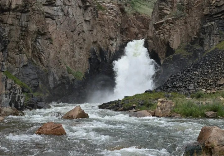 Jeti-Oguz Gorge and Waterfall Hike