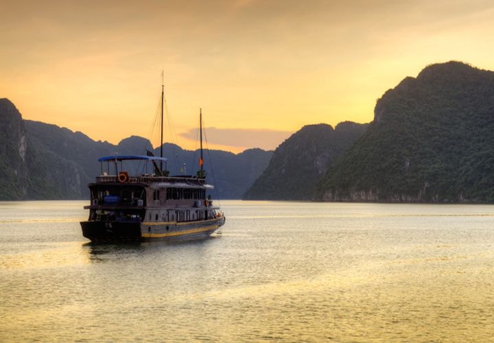 Bai Tu Long Cruise