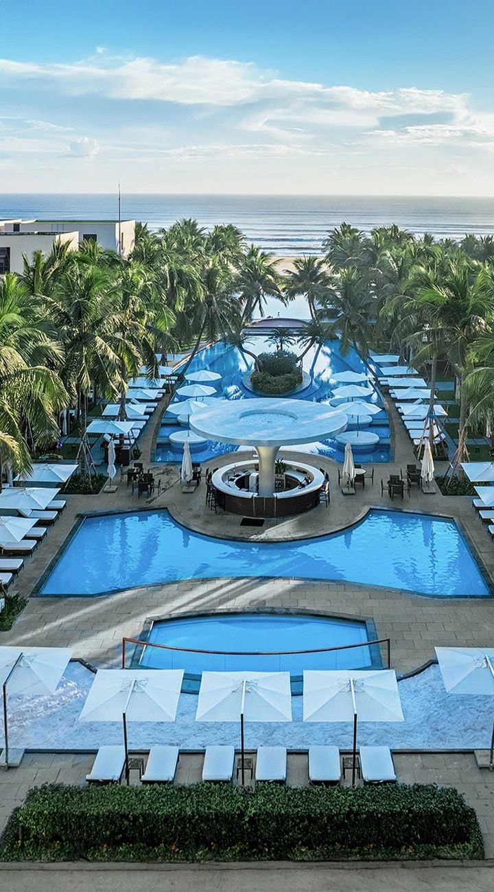 Land & Lounge