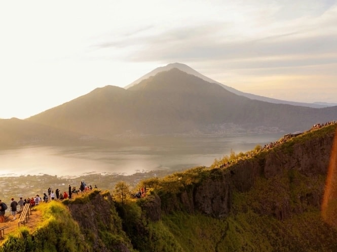 Option 3: MOUNT BATUR SUNRISE TREK (For the Connection seeker)